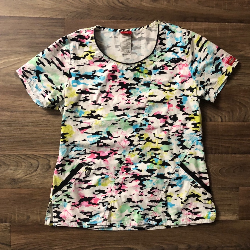 Watercolor Pattern Scoop Neck Scrub Top